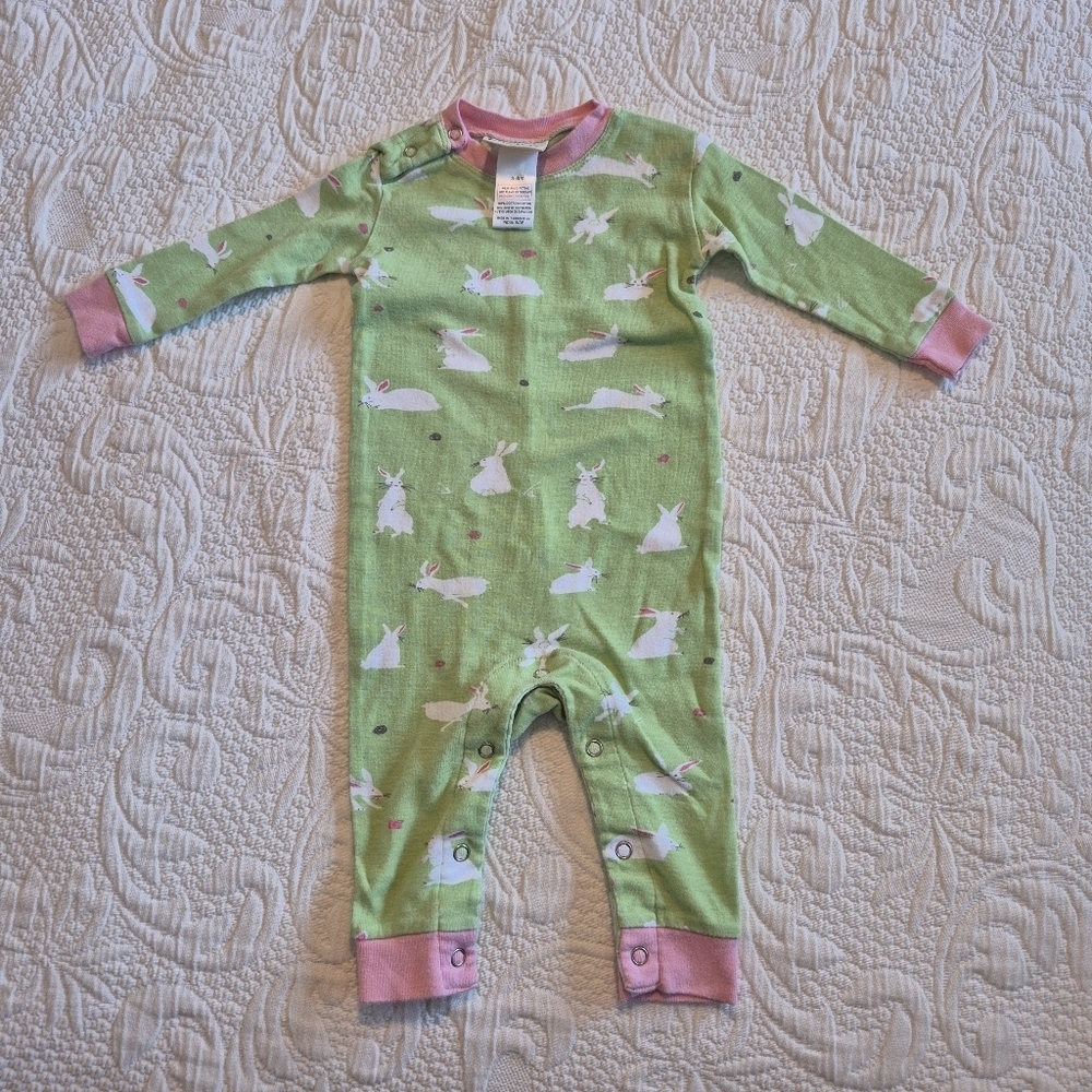 Hatley girls  size 3-6 months green pajama with bunny design snap closure VGUC